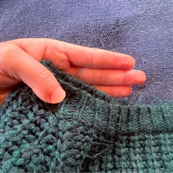 Dark teal green knit sweater size small - Picture 7 of 9